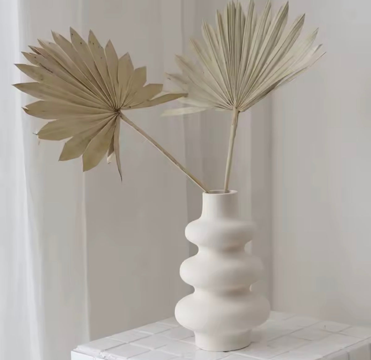 THE VEYRA
Wave Vase