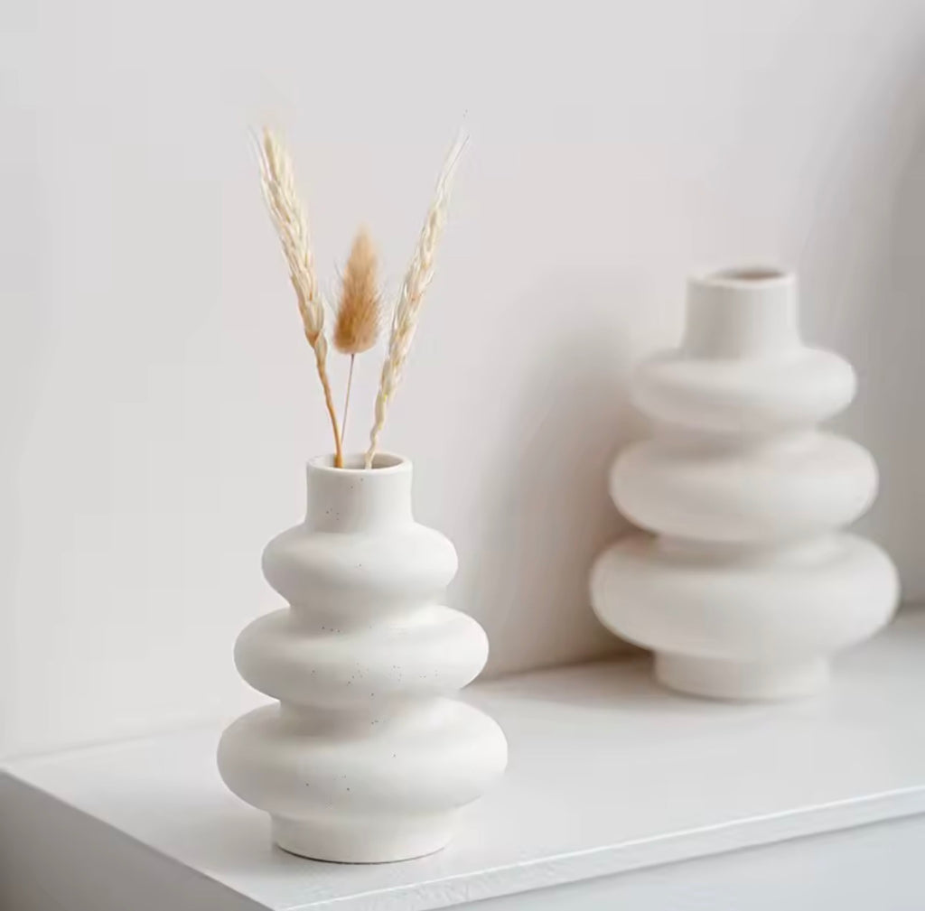 THE VEYRA
Wave Vase